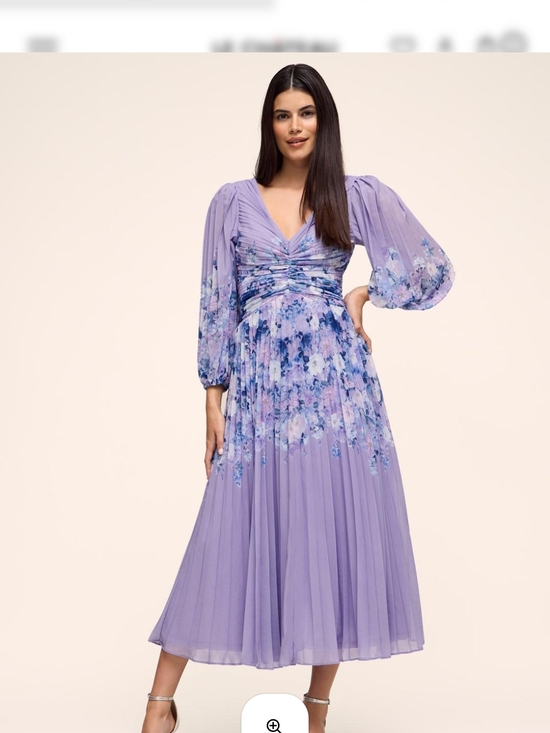 Suzy Shier Dresses & Skirts - Suzy Shier Lavender Floral Pleated V-Neck Midi Dress